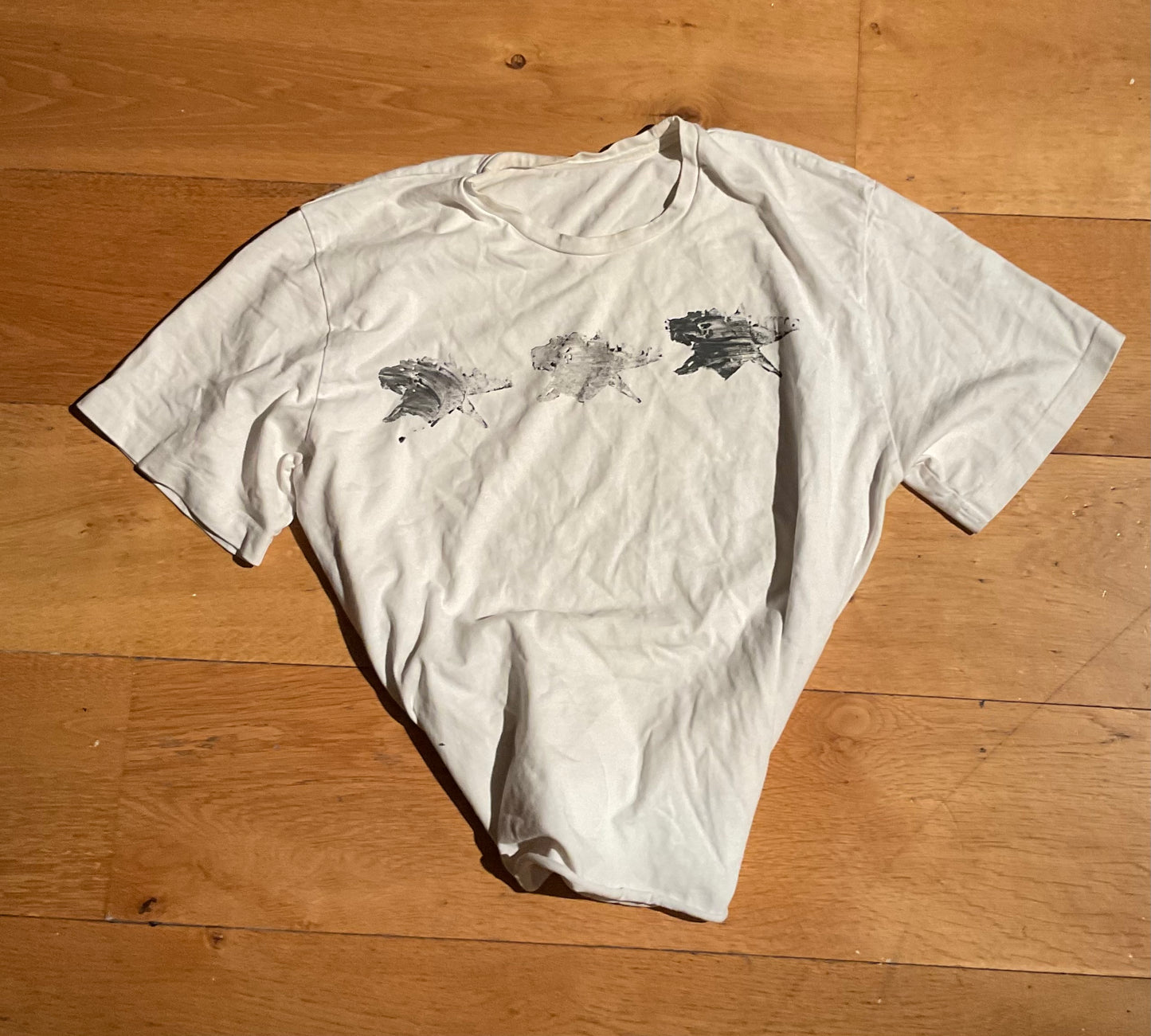 “TEE” (GRAY)