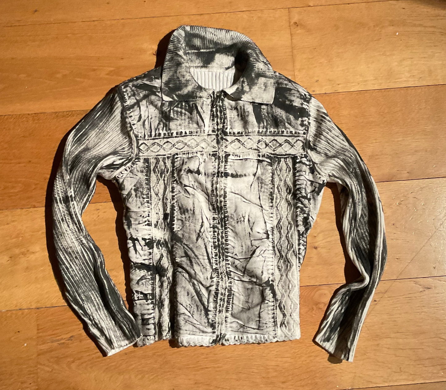 “PAINTED KNIT ZIP”